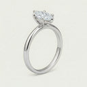 Anillo marquisse clásico en oro blanco, vista tres cuartos